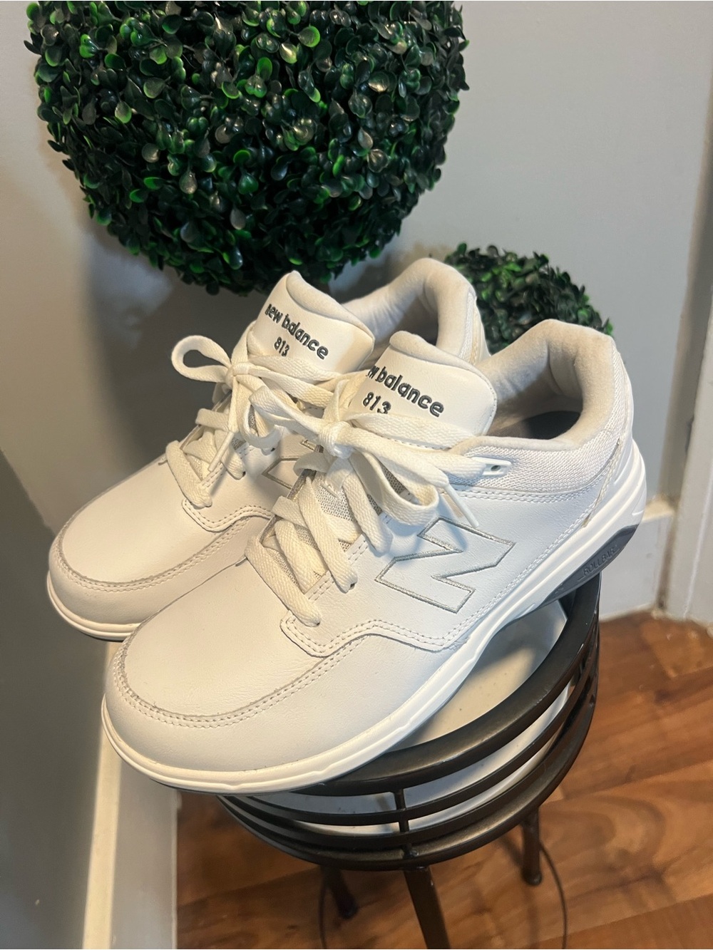 New Balance813 men 7 women 8.5 White Comfort Sneakers
